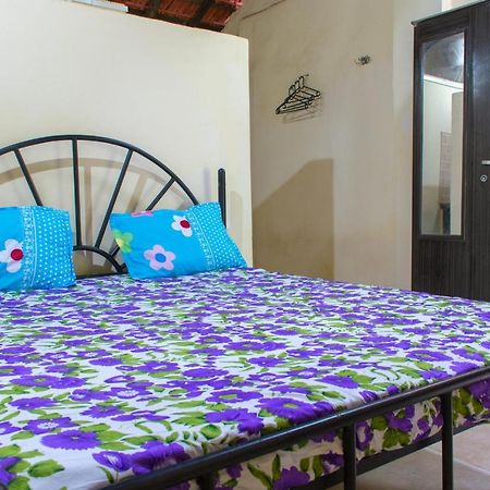 Raikar Guest House Bogmalo Buitenkant foto