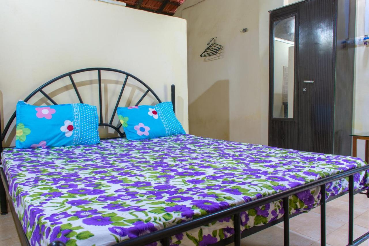 Raikar Guest House Bogmalo Buitenkant foto