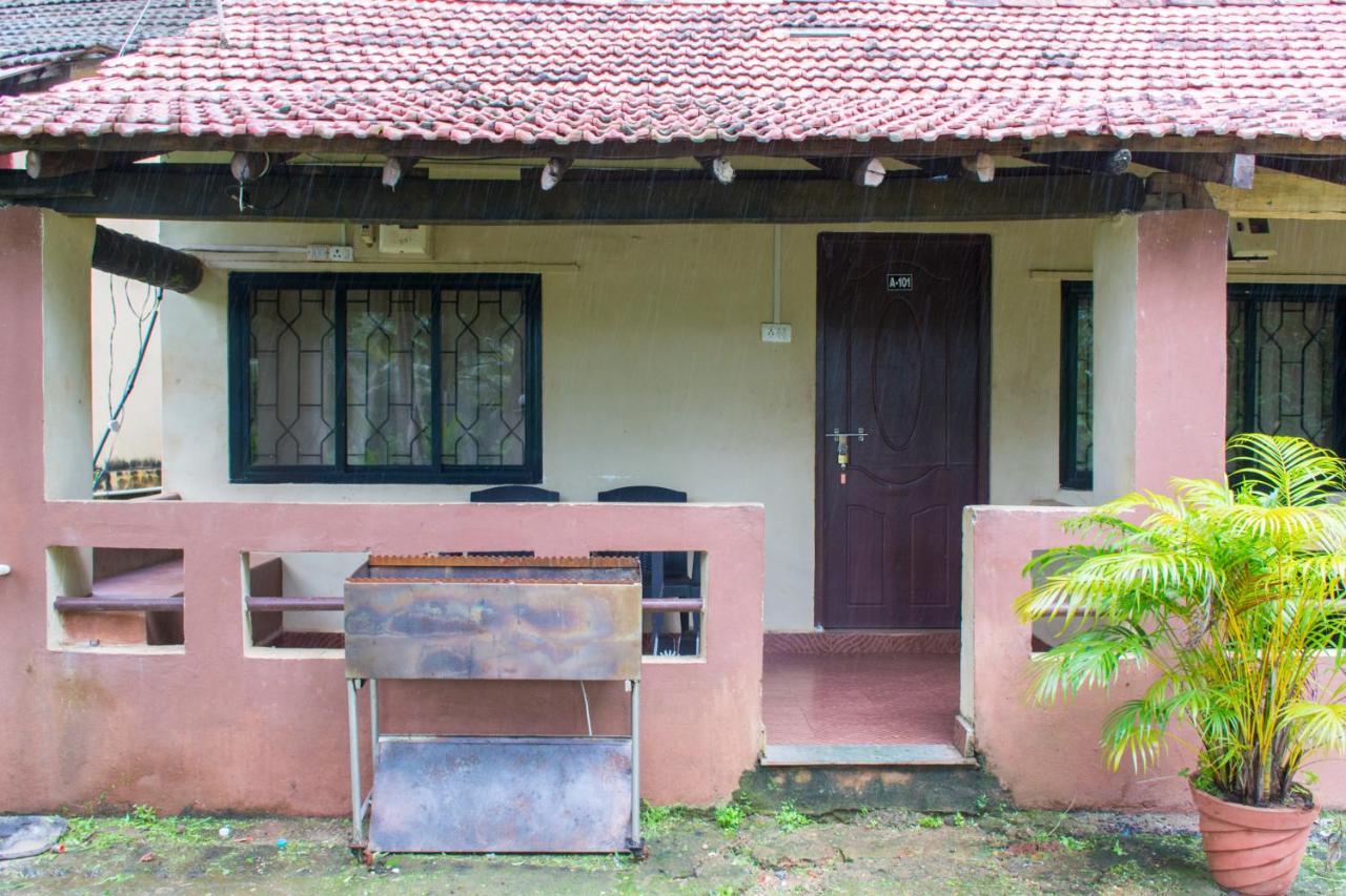 Raikar Guest House Bogmalo Buitenkant foto