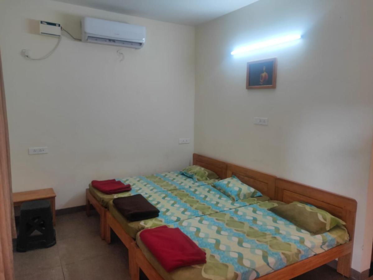 Raikar Guest House Bogmalo Buitenkant foto